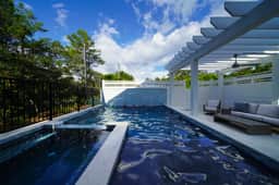 The Flying Pig Blue Mountain Beach Home w/ Private Heated Pool & Spa