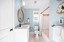 Beach Bike Cottage 5 Bedroom, King Beds, Coastal Luxury Living, EV Charger