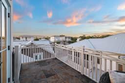 Beach Bike Cottage 5 Bedroom, King Beds, Coastal Luxury Living, EV Charger