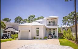 Juan Fine Day, Luxury Seagrove Beach Home w Heated Pool, Golf Cart & Bikes