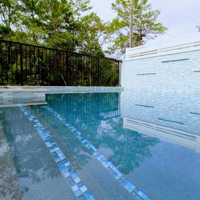 The Flying Pig Blue Mountain Beach Home w/ Private Heated Pool & Spa