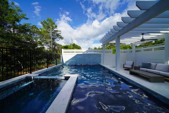 The Flying Pig Blue Mountain Beach Home w/ Private Heated Pool & Spa