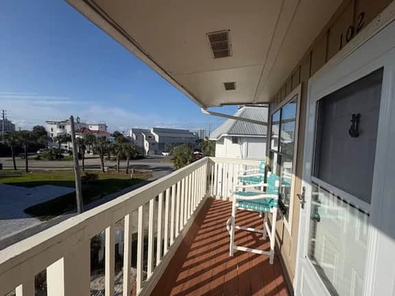 2 Bedroom Condo located in the desirable Holiday Isle!