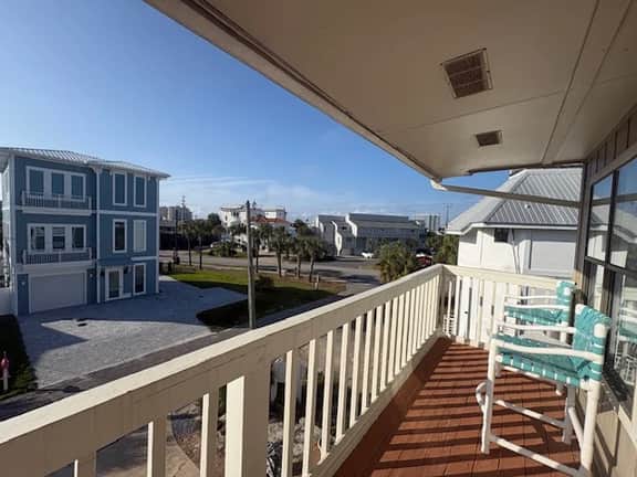 2 Bedroom Condo located in the desirable Holiday Isle!