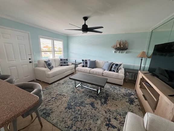 2 Bedroom Condo located in the desirable Holiday Isle!