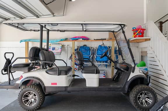 Casa De La Sea, Bright Coastal Retreat with Golf Cart, Bikes & Community Pool