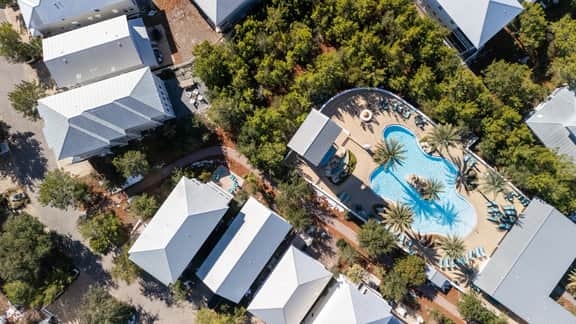 Casa De La Sea, Bright Coastal Retreat with Golf Cart, Bikes & Community Pool