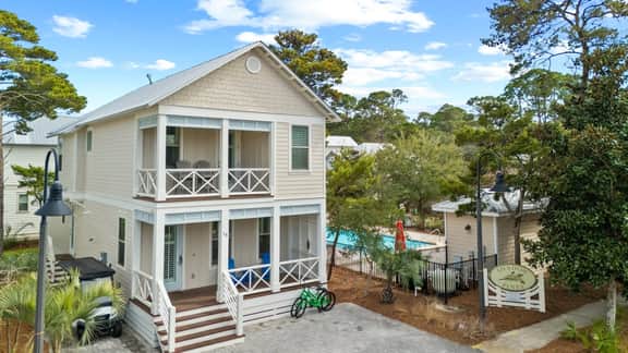 Sun Kissed Golf Cart, Bikes, Community Pool, Walk to Beach & Gulf Place