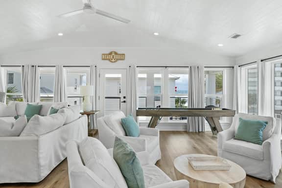 Beach Music Gorgeous 6 Bdrm, steps to beach, 6 seater golf cart, beach chairs