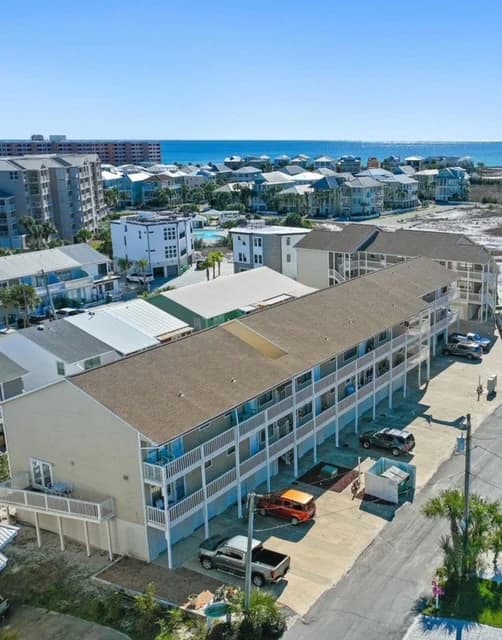 2 Bedroom Condo located in the desirable Holiday Isle!