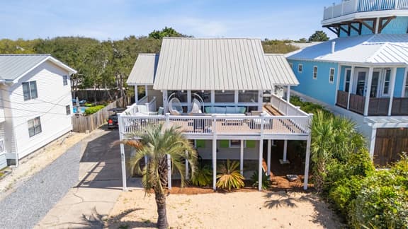 Coastal Bungalow Retreat,  Bikes & Spacious Sun Deck – Minutes to the Beach