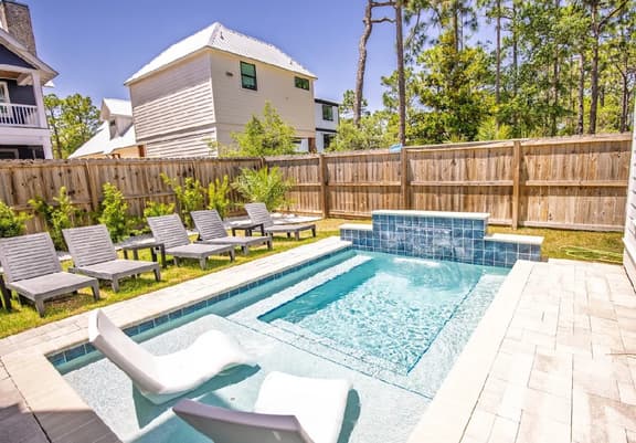 Juan Fine Day, Luxury Seagrove Beach Home w Heated Pool, Golf Cart & Bikes